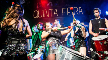 Quinta Feira Bühnenshow
